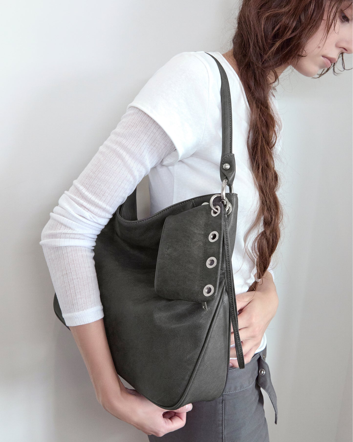Loop Eyelet Pouch・ループアイレットポーチ（ダークグレー）